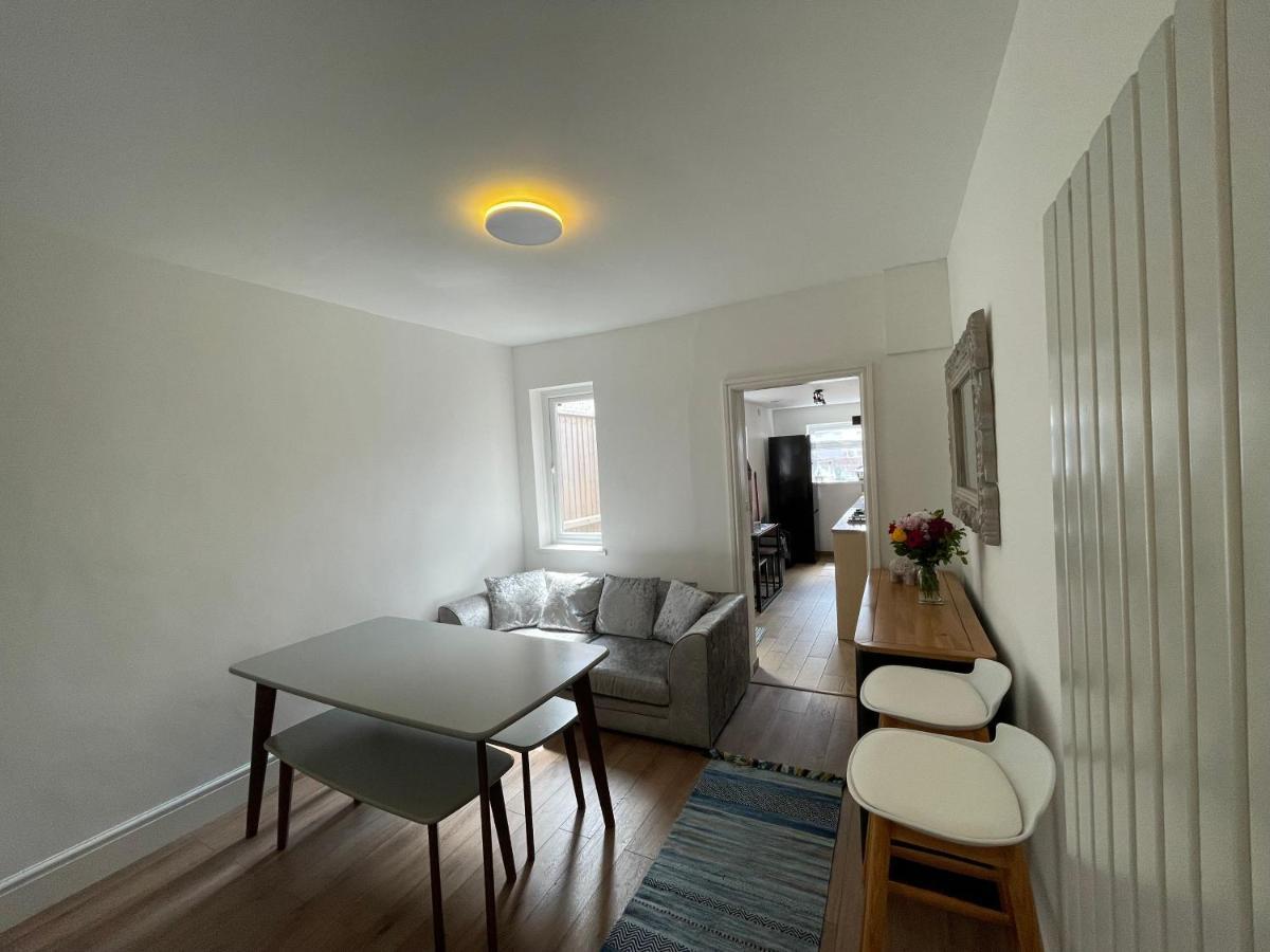 Nottingham Home Stay Bagian luar foto