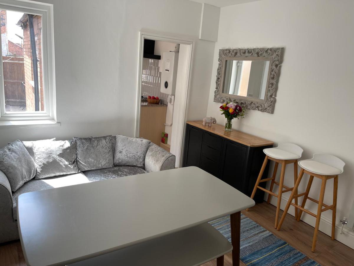 Nottingham Home Stay Bagian luar foto